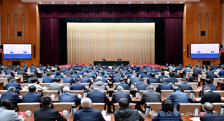 学习贯彻党的二十届四中全会精神中央宣讲团报告会在呼举行 罗文作宣讲报告 　　　王伟中主持并讲话 包钢出席